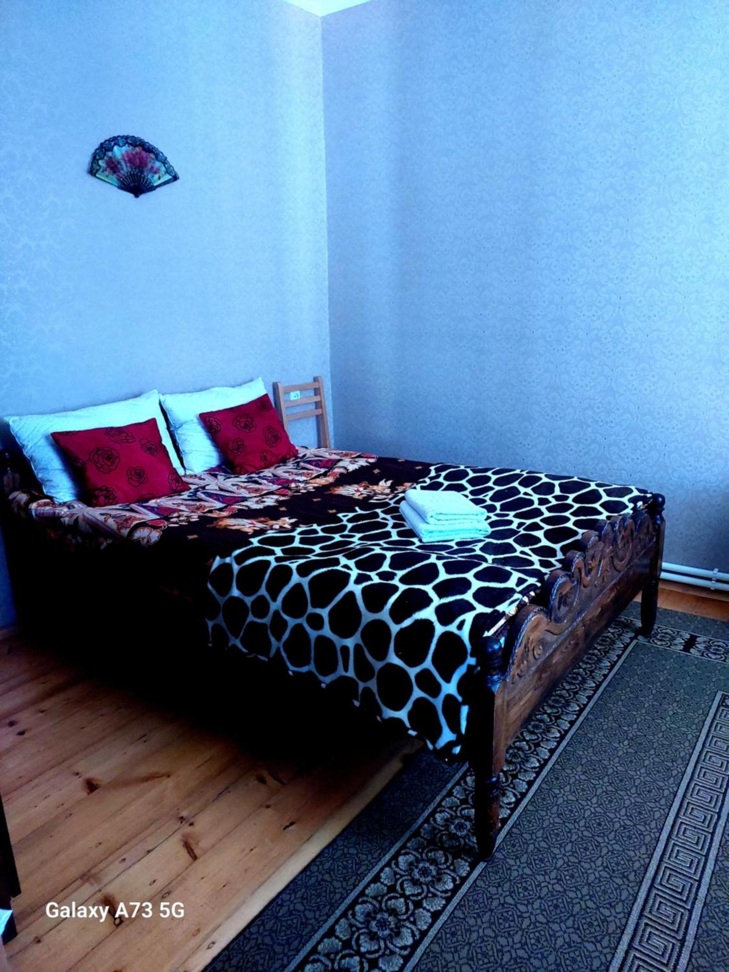 Guest House Lela Rezo Stepantsminda Exterior photo