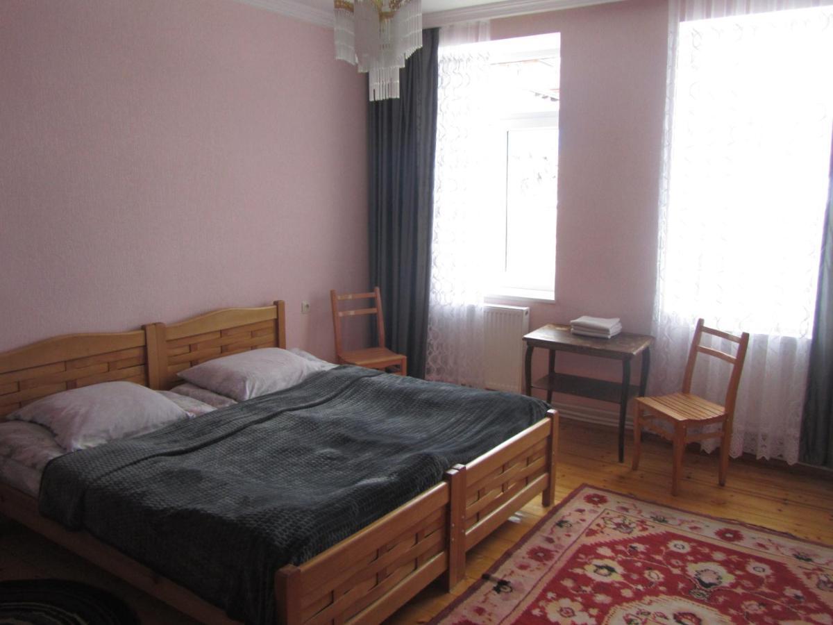 Guest House Lela Rezo Stepantsminda Exterior photo